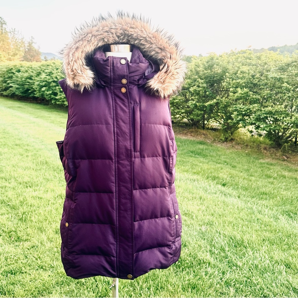 Lands’ End down puffer plus size vest with detachable hood - Picture 2 of 15